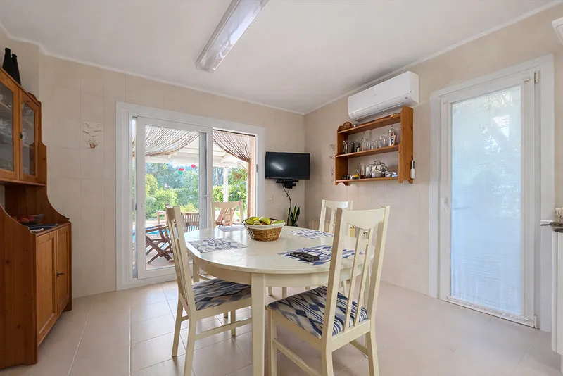 Spacious villa in Cas Català with partial sea views, an excellent location, and great potential — photo 10