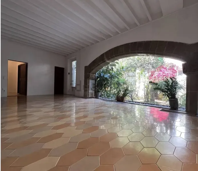 Large Duplex with Private Garden and Garage in the Old Town — photo 2