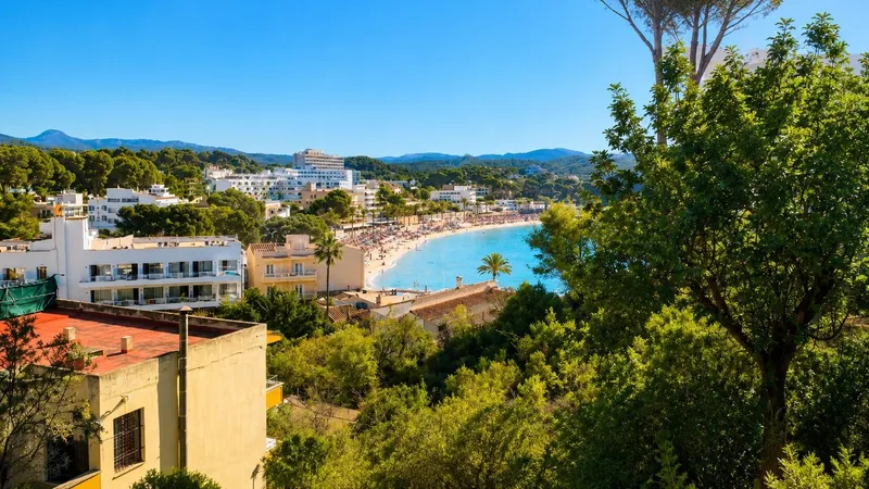 Cozy apartment with terrace on the ground floor of 136 m², parking and forest views 30 meters from Peguera beach, Calvià — photo 2