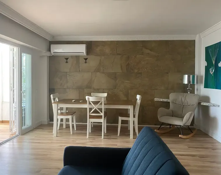 Just a few meters from Puerto Portals and 20 minutes from Palma, this elegant modern-style apartment is designed to offer comfort — photo 2