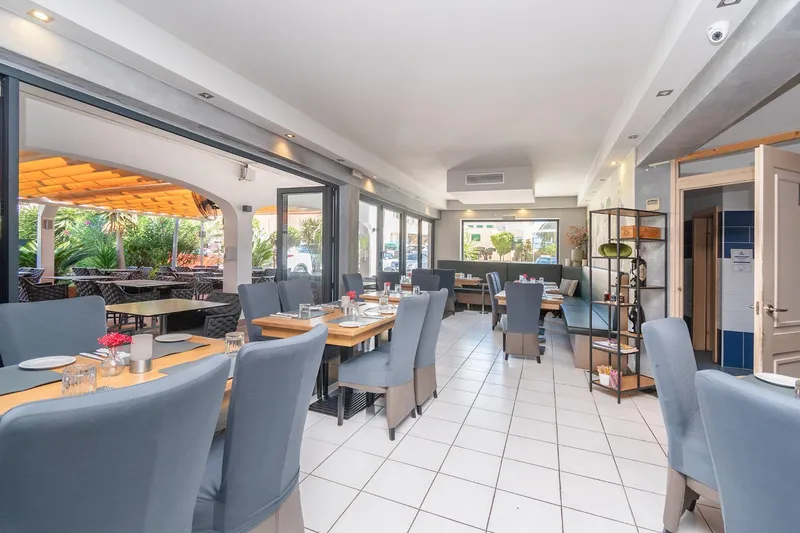 Restaurant for transfer near the beach — photo 8