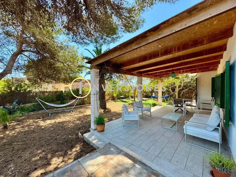 INVERSIONES GRUP REAL ESTATE presents this exclusive Mediterranean villa with tourist license (ETV) in force in Cap des Moro, Santanyí — photo 1