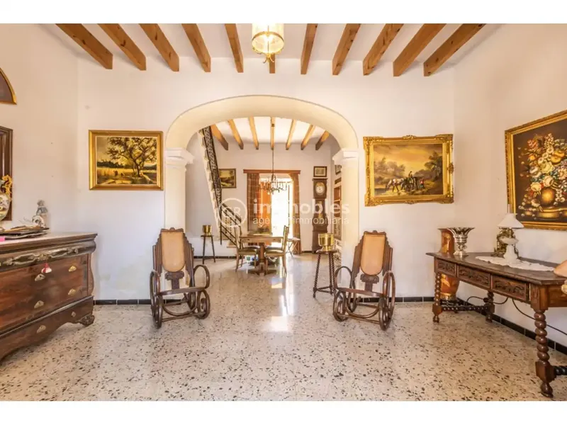 ENCANTADORA CASA SEÑORIAL EN BINIALI CON AMPLIO PATIO Y ZONA DE GARAJE — photo 8