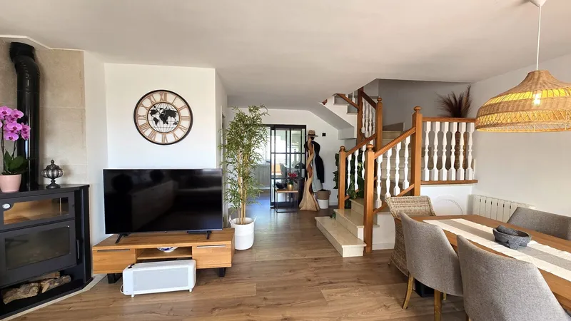 VE-JHRE065 – Beautiful 3-bedroom duplex with terrace and rooftop with sea views in the elevated residential area of Cas Català Nou — photo 9