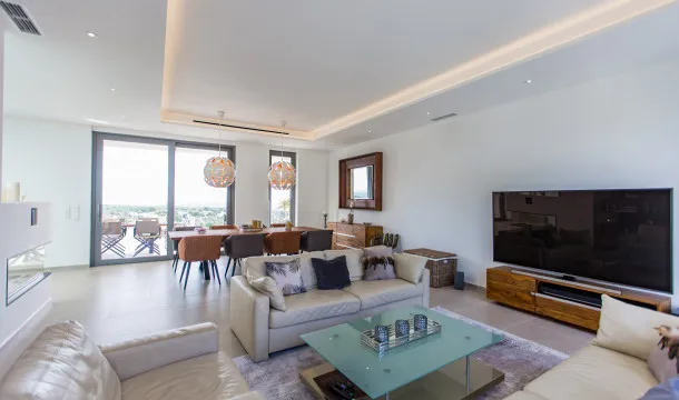 Modern design villa with sea views in Santa Ponsa — photo 11