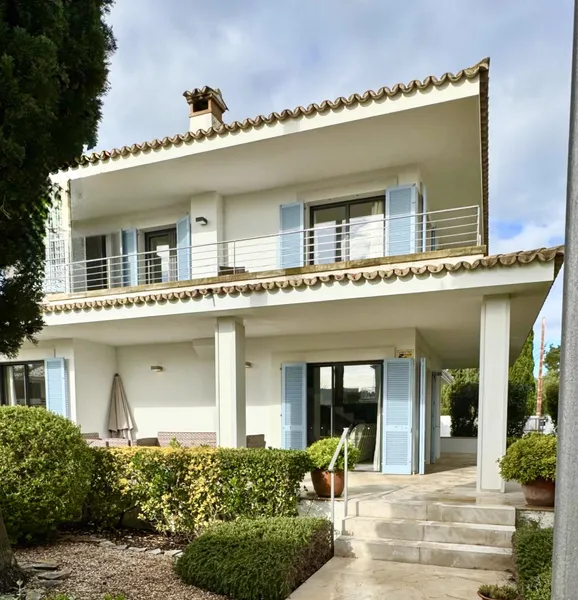 Luxury Villa for Sale in Pollensa Just Steps from the Sea — photo 1