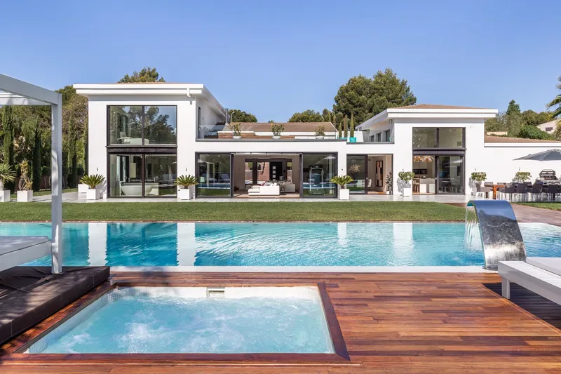 Mallorca Contemporary Villa for Sale in Santa Ponsa with 9 Bedrooms — photo 2