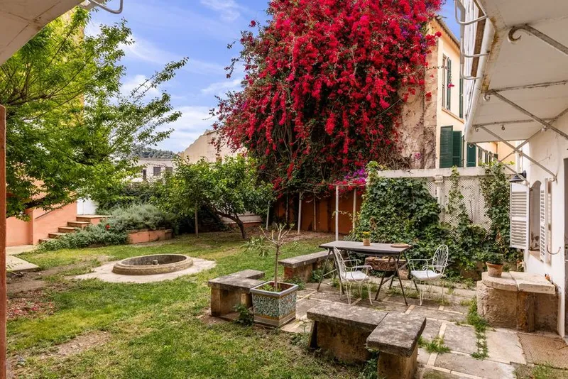Flat / apartment for sale in Calle de la Confraria de Sant Miquel — photo 1