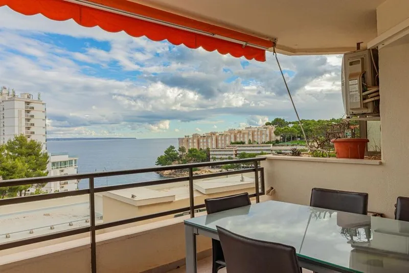 Flat / apartment in Cala Vinyes, Calvià — photo 1