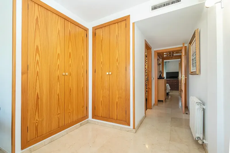 Fantastic 3-bedroom apartment with terrace, parking, storage room and park views in Camp Redó — photo 12