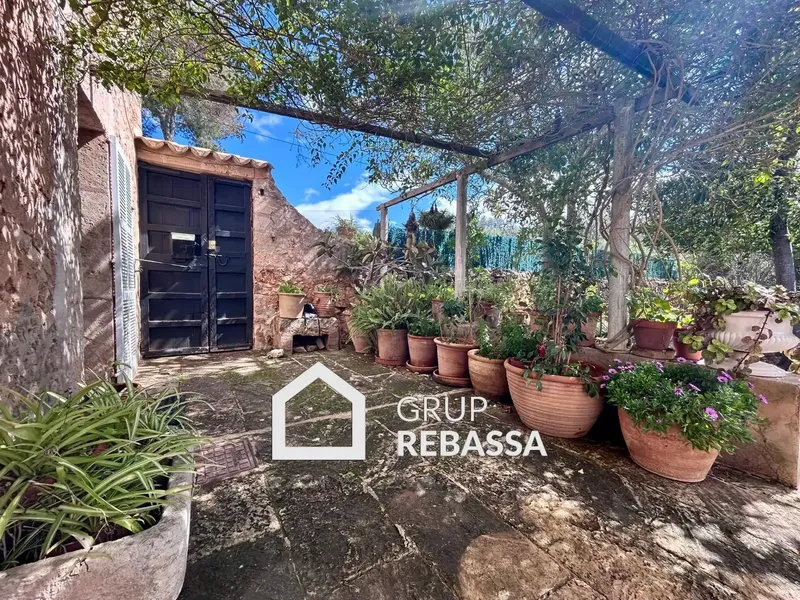 Grup Rebassa presents exclusively the sale of this spectacular two-story village house in Mallorca, in the municipality of Marratxí, in — photo 6