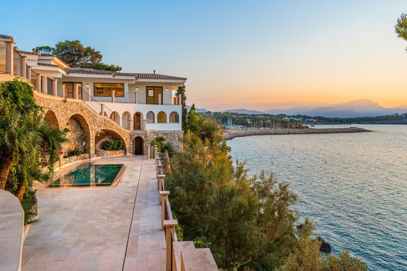 Mediterranean Waterfront Villa with Private Jetty, Pool & Holiday Rental Licence — photo 3