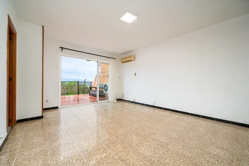 Penthouse with Private Terrace of 81 m² in La Vileta — photo 7