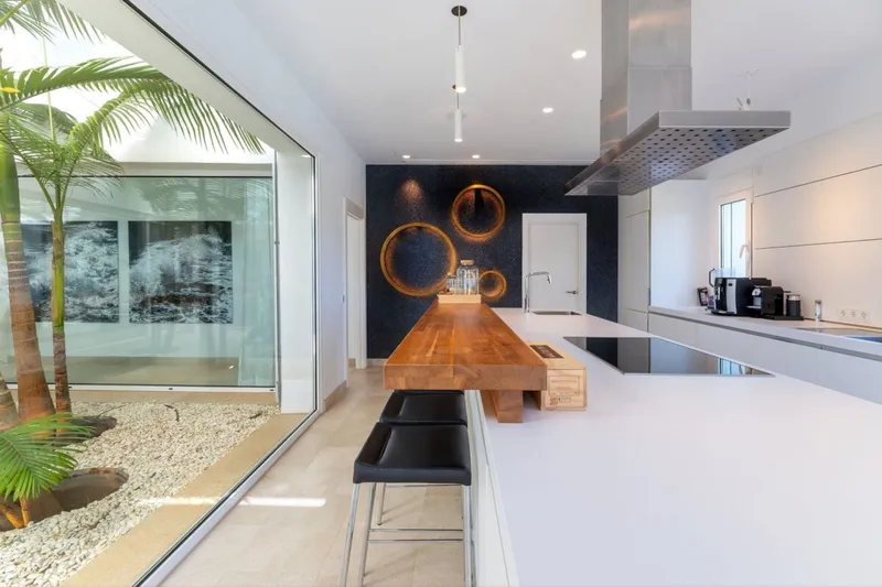 Contemporary five-bedroom sea-view villa for sale in Santa Ponsa — photo 7