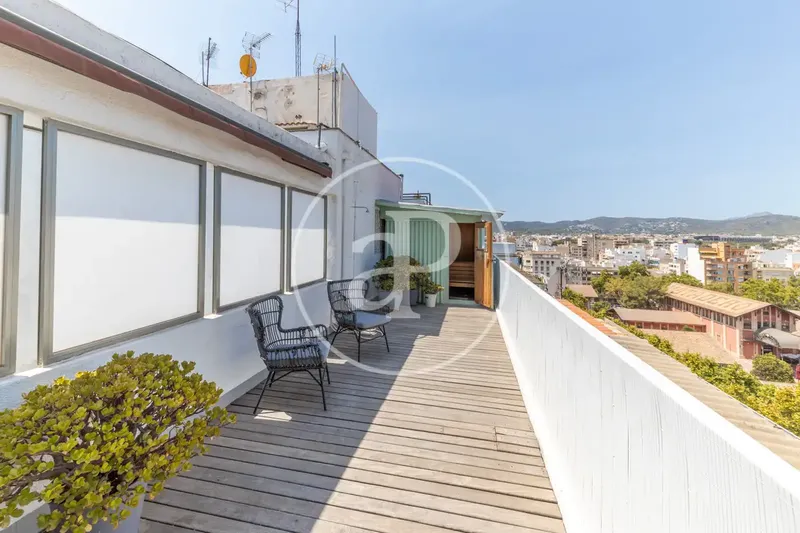 Designer penthouse with 120 m² of terraces and sea views for sale in S'Escorxador — photo 4