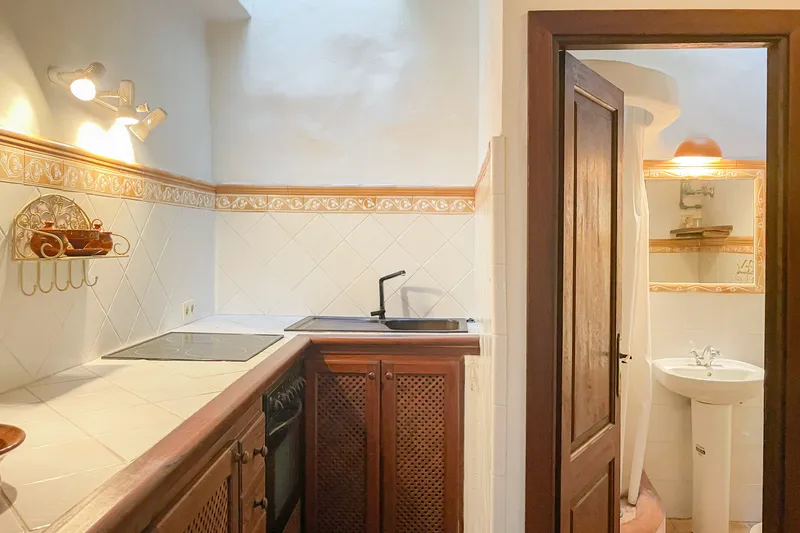 Artistic townhouse with 4 bedrooms, patio, roof terrace and panoramic views — photo 4