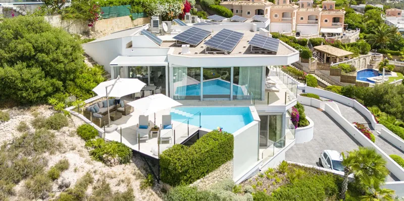 Luxury villa with sea views in Santa Ponsa — photo 1