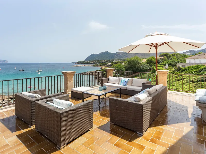 Villa with private access to the beach in Malpás available for rent — photo 2