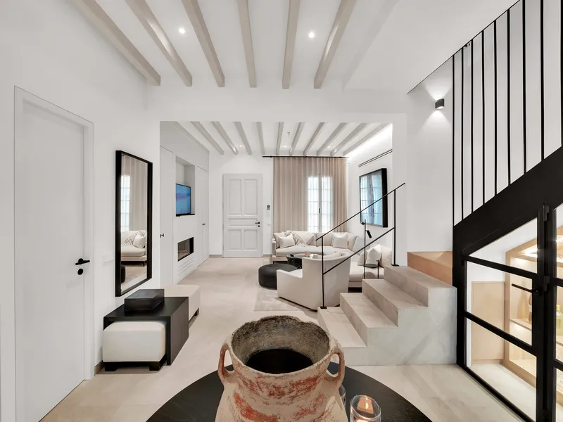 Restored townhouse with patio and roof terrace in Santa Catalina — photo 7