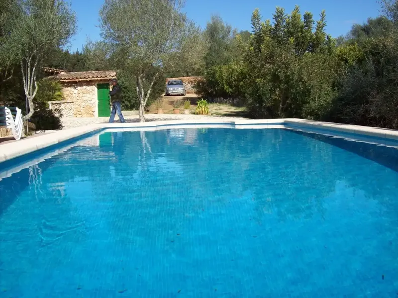 Unique opportunity in Manacor! Renovated hostel with 10 bedrooms, 8 bathrooms, garden, heated pool, tennis court and more — photo 3