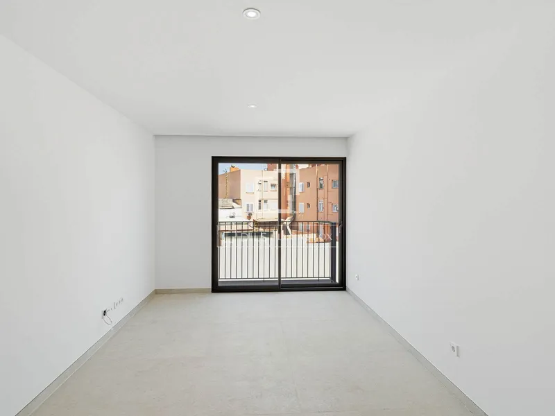 72m² apartment with 6m² terrace for sale in Palma de Mallorca — photo 2