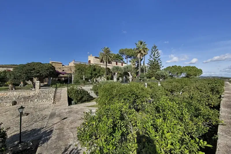 This spectacular rustic finca dating from the 17th century is located on a huge plot of more than 400,000 m2 between Montuïri and Vilafranca de Bonany — photo 4