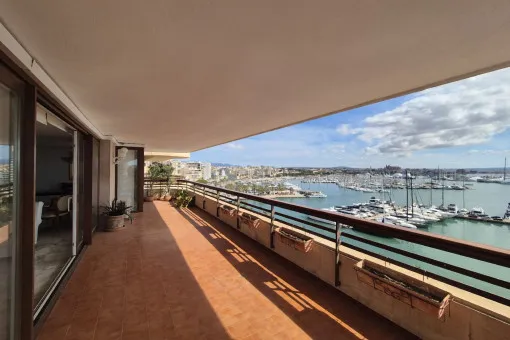 Paseo Marítimo Palma, exclusive apartment on the Paseo Marítimo with large balcony and breathtaking views — photo 1