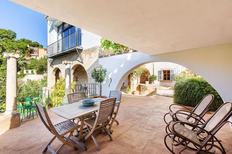 Majestic villa with pool and garden near Palma for rent — photo 2