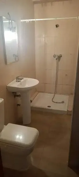 casa unificada separadas en cinco viviendas cada una con su cocina ,cuartos,baños y terrazas un pequeño patio . célula de habitabilidad y ce — photo 8