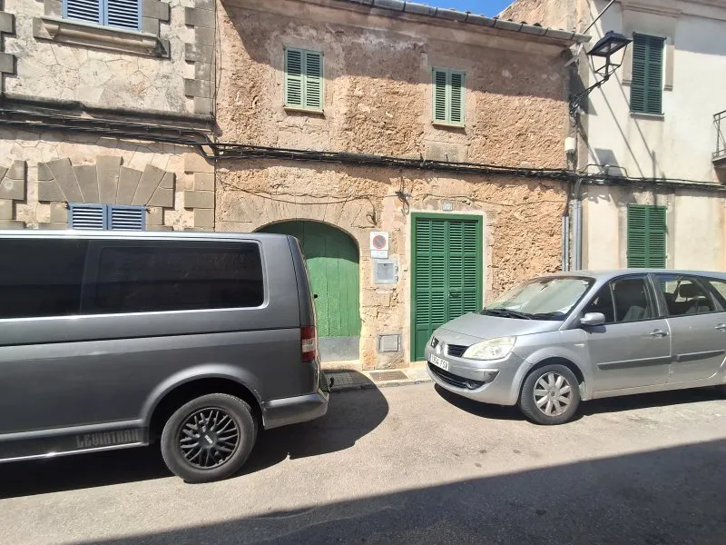 Unfurnished two-storey village house with garden, terraces and garage in the centre of Campos -DH 33 — photo 7