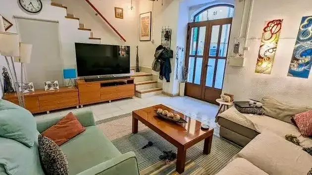 Discover this magnificent two-storey townhouse in the heart of Inca, just steps from the Teatro Principal and La Salle school — photo 2