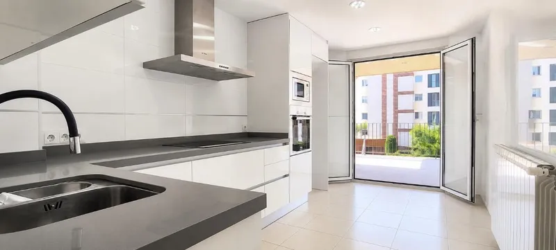 Exclusive apartment with terrace in a high-end residential complex in Sa Teulera — photo 3