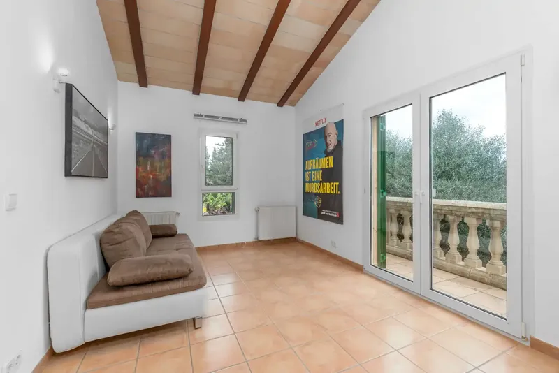 This unique finca with approx. 200 m² of living space combines traditional Mallorcan style with attractive appreciation potential — photo 8