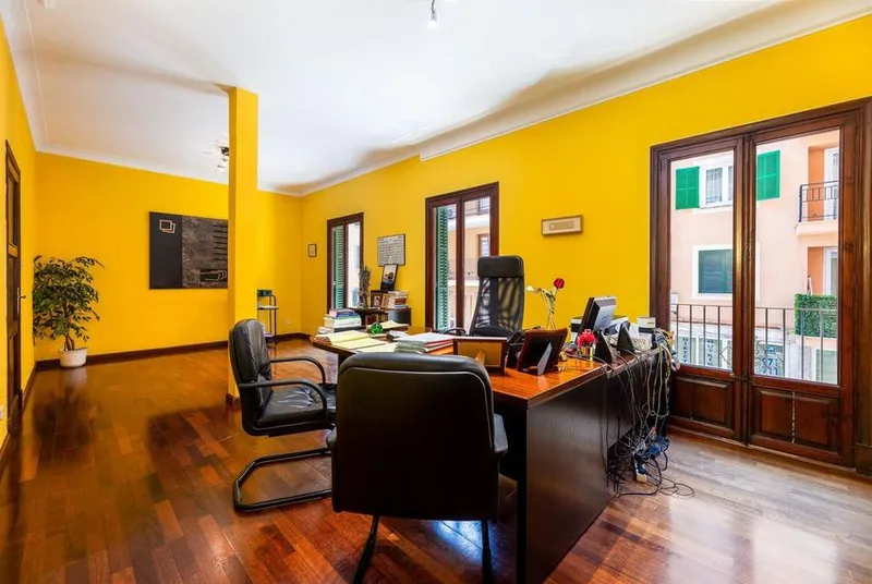Flat / apartment for sale in Calle de Berenguer de Tornamira — photo 1