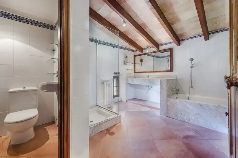With the Serra de Sant Vicente at its feet and the irregular peaks of Formentor as a spectacular backdrop, this restored finca is — photo 12