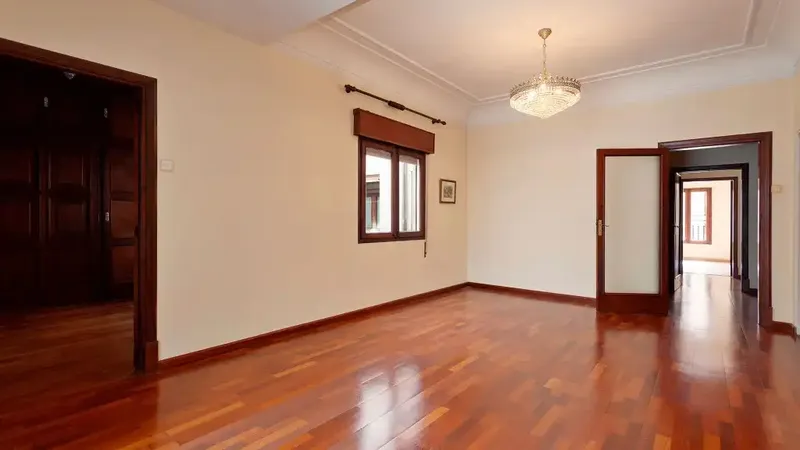 Spacious apartment for sale in the San Miguel area, Palma de Mallorca, in an elegant building, a few meters from the surroundings of the Mercat de l'Olivar — photo 3