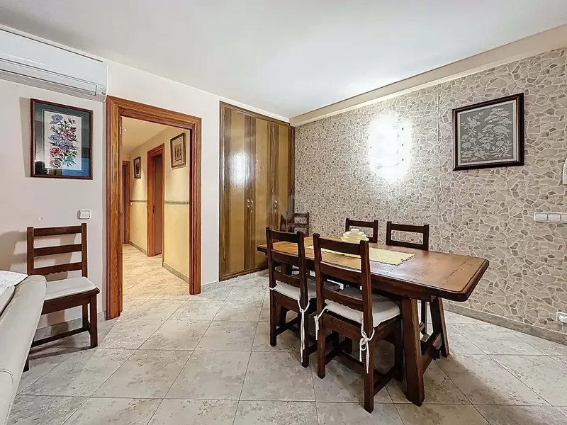 Imagine waking up every morning with the sea breeze caressing your window and the murmur of the Mediterranean just 400 meters away. This ground floor, — photo 1