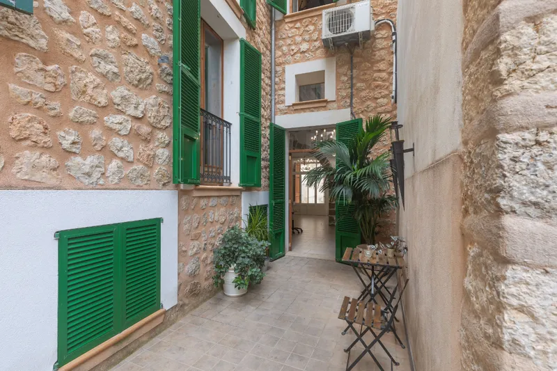 Restored townhouse with outside patio in the centre of Sóller town — photo 8