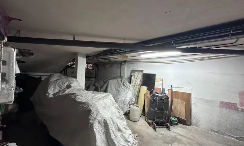 Parking space with ample storage space — photo 5
