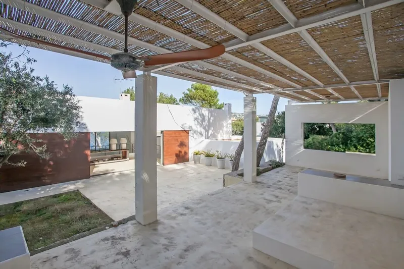 Long and short term rental: Villa in 1st sea line - Marcel Remus Real Estate — photo 12