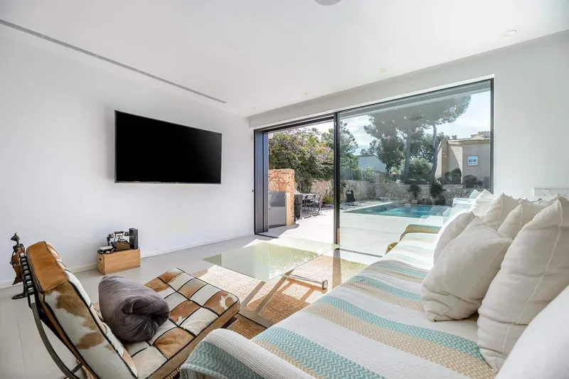 Contemporary villa in a prime location with plenty of privacy — photo 5