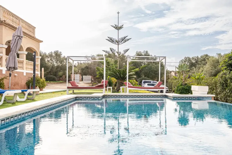 In the heart of S'Aranjassa, on an impressive rustic plot of 7,706 m2, stands this unique property, a one-of-a-kind residence that — photo 4