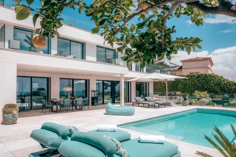 Elegant 4-Bedroom Villa in Bendinat with Sea Views and Pool — photo 2