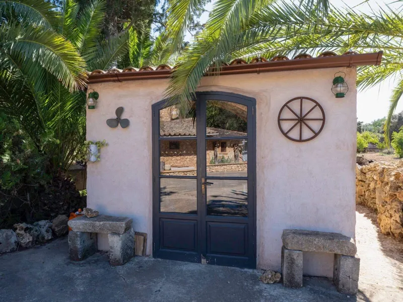 8,000 m² finca with 5 rooms, pool and garage for sale — photo 11