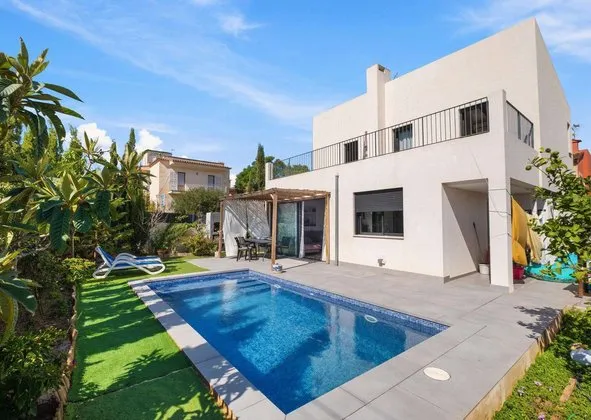 Detached house in Son Ferrer, Calvià — photo 1