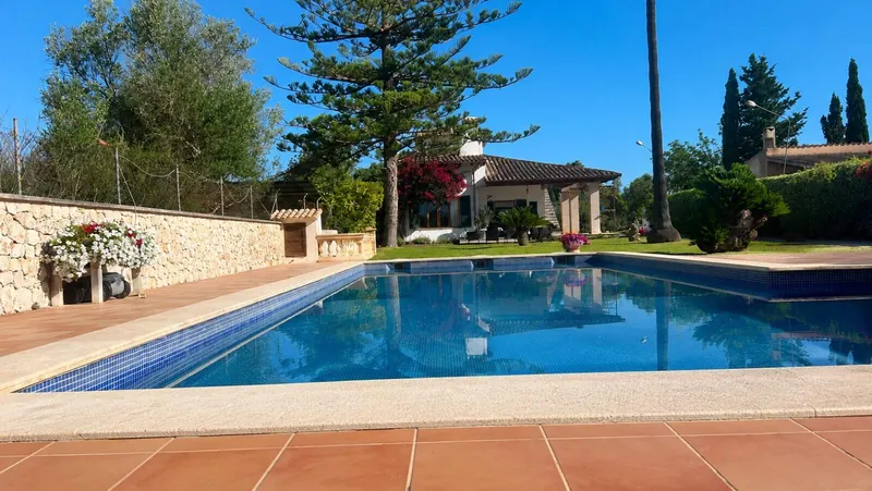 10,422 m² finca with 5 bedrooms, pool and guest apartment for sale — photo 1