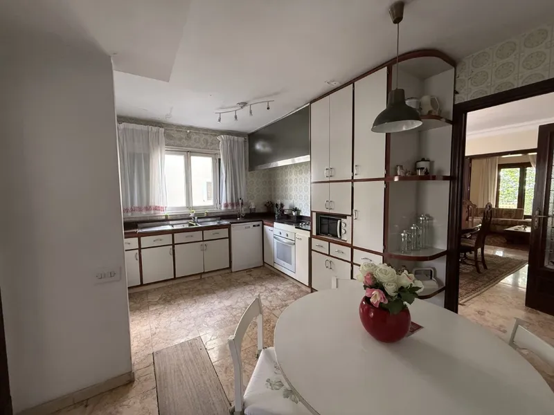 Elegant second floor with garage — photo 11