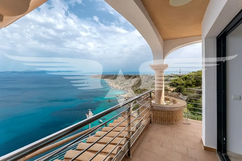 Badia Blava frontline villa in Mediterranean harmony — photo 1