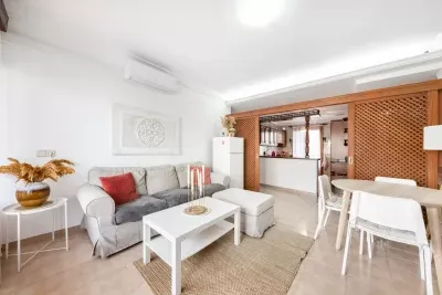 Bright 3-bed apartment in Cala Bona, 90 sqm — photo 2