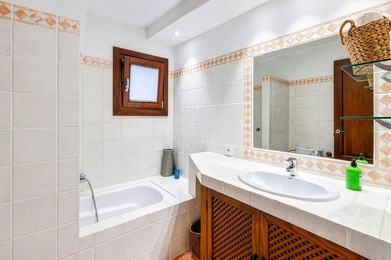 Santa Ponsa: Charming villa in a quiet location with high-quality construction, Ref. No. 9723 — photo 12